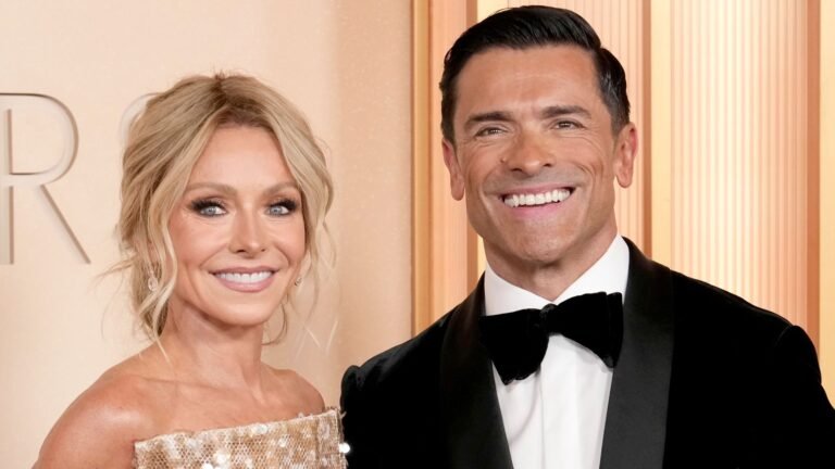 Kelly Ripa’s Corner Sectional Perfects Living Room Seating