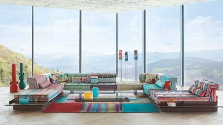 The Mah Jong Sofa – A Design Icon on Charli XCX’s New Album