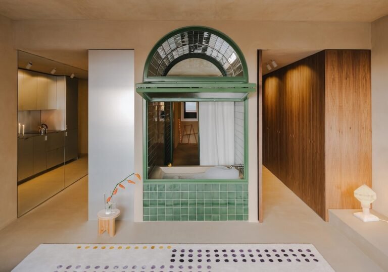 SIGLA Studio’s Open Bathroom Apartment in Barcelona