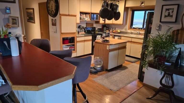 This Kitchen Removed Its Island and Breakfast Bar for One Continuous Peninsula