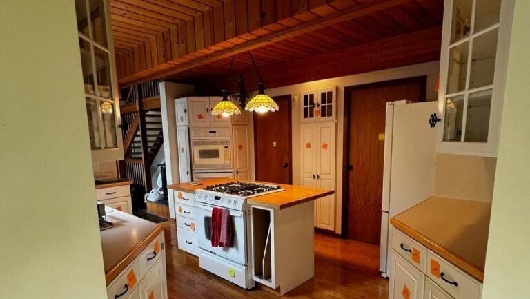 This Kitchen Stopped Hiding the Best Parts of the House