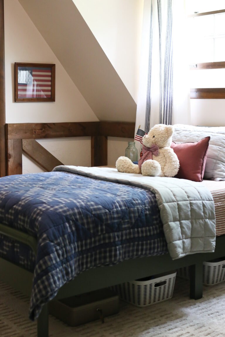 Vintage Americana Decorating Ideas for a Bedroom