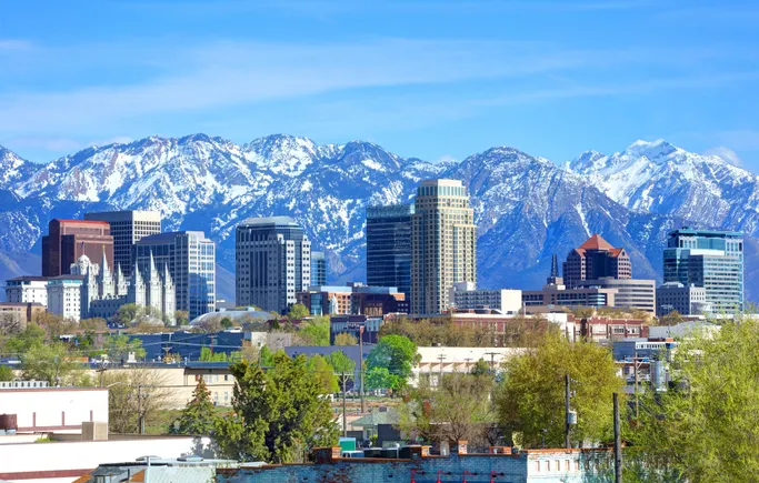 US coworking expands as monthly desk price ticks down