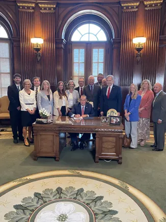 Missouri governor signs CPA licensing bill, effective next month
