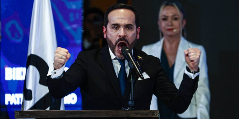 Colombia’s Rightward Turn by Luis Carlos Reyes