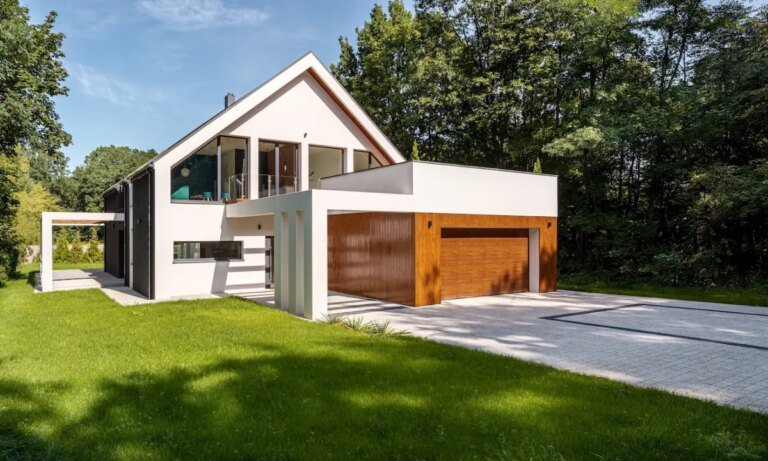 Best Direction for Your Home to Face: North, South, East, or West