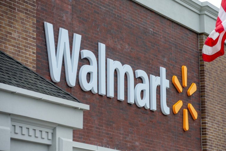 Walmart Pulls Lettuce Linked to Cyclospora Outbreak