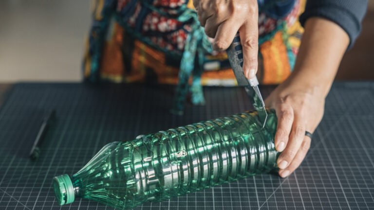 Turn Old Plastic Bottles Into A DIY Air Conditioner To Beat The Summer Heat