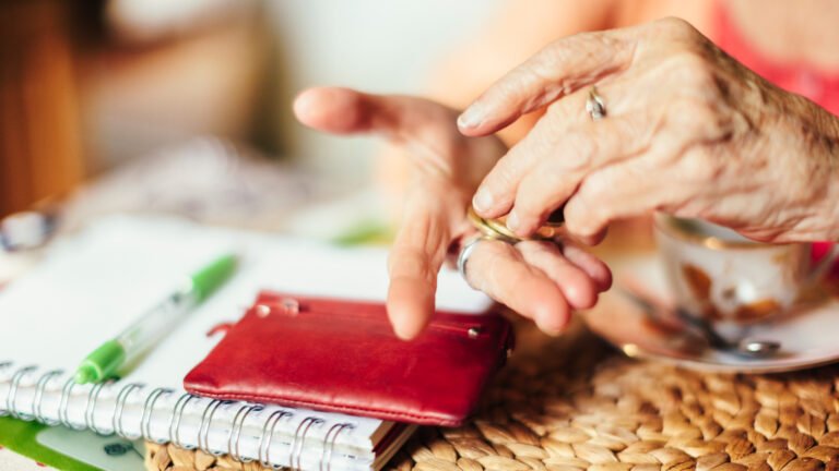 How the Average Retiree Account Compares to Top 10%