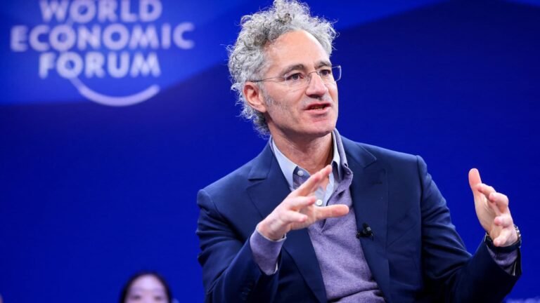 Can Palantir pull off a Microsoft-style comeback? Here’s what options say