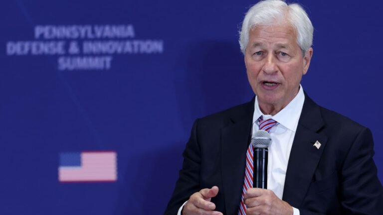 JPMorgan CEO Jamie Dimon: warns of high leverage, market disruption