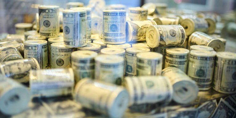 The Monetary Roots of Political Extremism