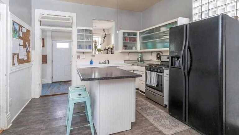 A Peninsula Counter Nearly Doubled the Storage in This 1950s Kitchen