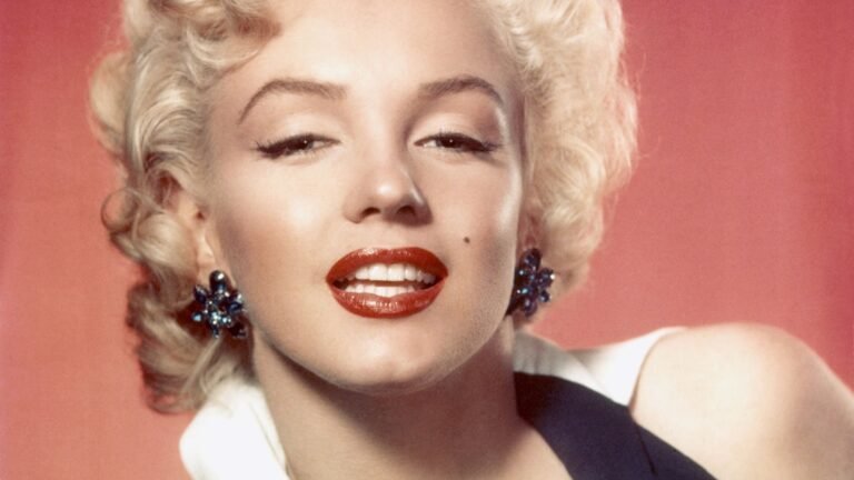 Marilyn Monroe’s Floral Sofa is Still Stylish 70 Years Later