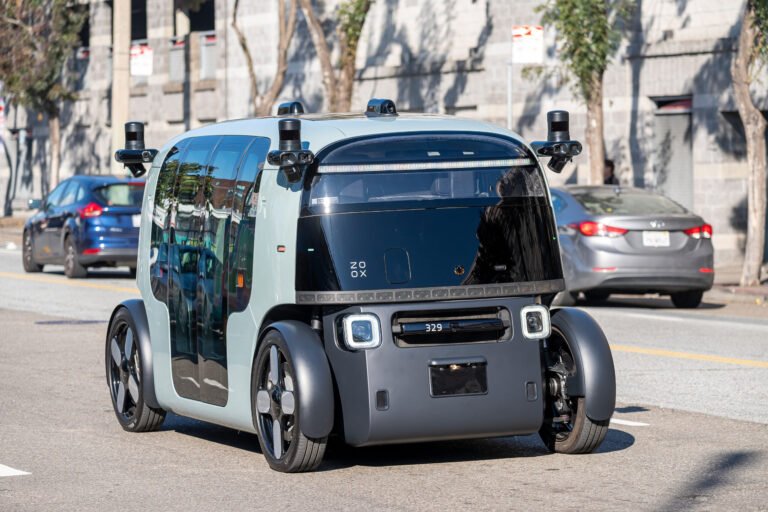 Amazon’s Zoox to Levy Fares, in US First for Controls-Free Taxis in Vegas