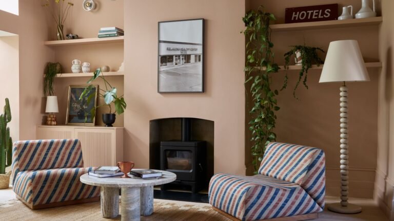 5 ‘Quiet’ Colors to Paint Your Living Room in 2026