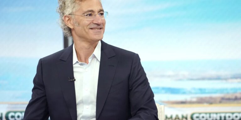 Palantir crushes earnings as AI demand sends revenue soaring 93% and prompts another guidance hike