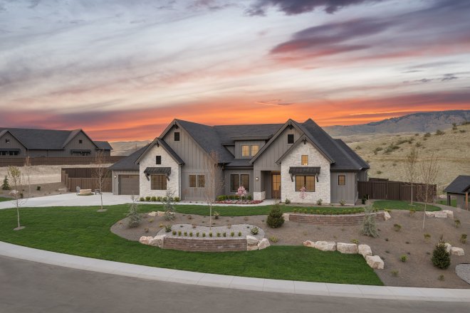 Idaho New Construction with Neutral Interiors & Paint Colors