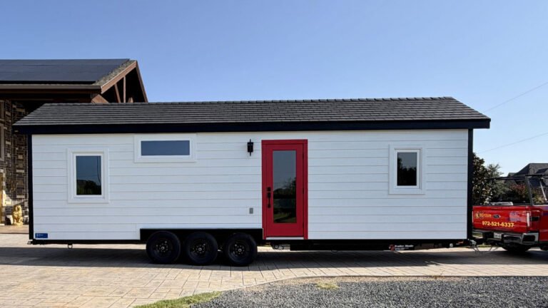 Single-Level Les Izmoore Tiny House Offers Open Floor Plan