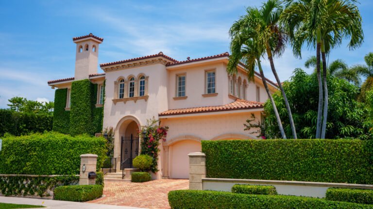 What the Ultra-Wealthy Spend on Housing
