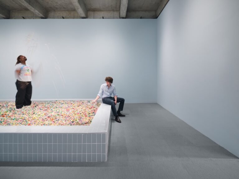 Cj Hendry’s New Exhibit Fills Salon 94 Design With 1 Million Beads