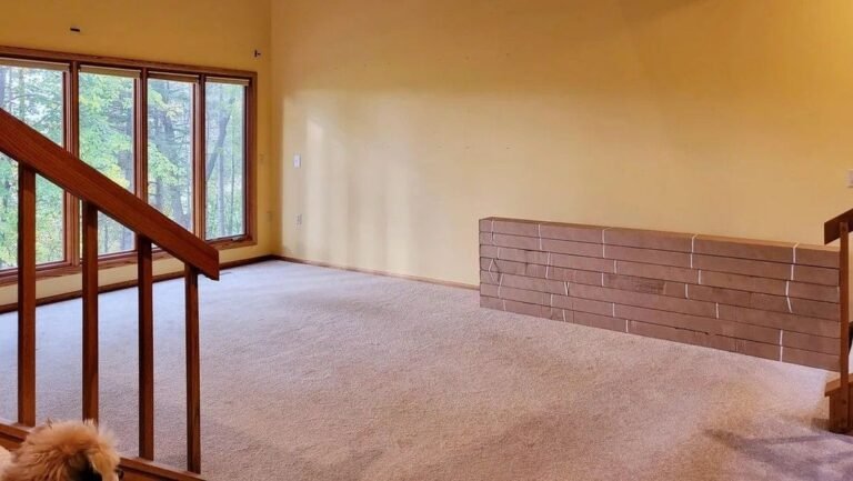 They Didn’t Remodel the Living Room. Flooring, Furniture, and Lighting Made It Look Completely Different