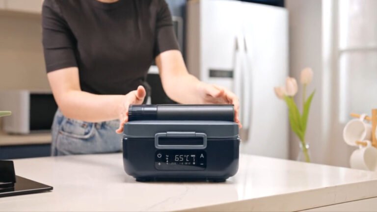 ZKSCool CoolHeat has Smart Temperature Control for Food and Medication