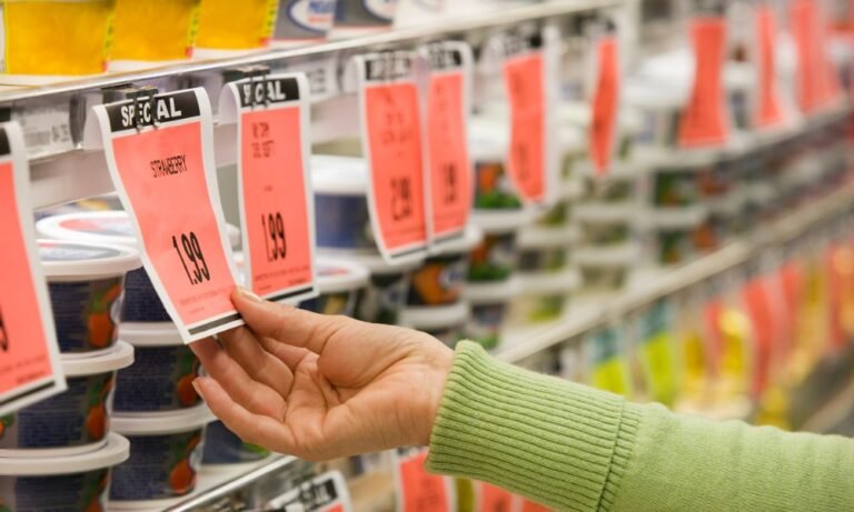 Canadian consumer confidence rises but economic outlook stays subdued