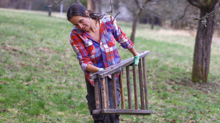 Use Potatoes To Easily Upcycle An Old Wooden Ladder Into A Charming Outdoor Feature