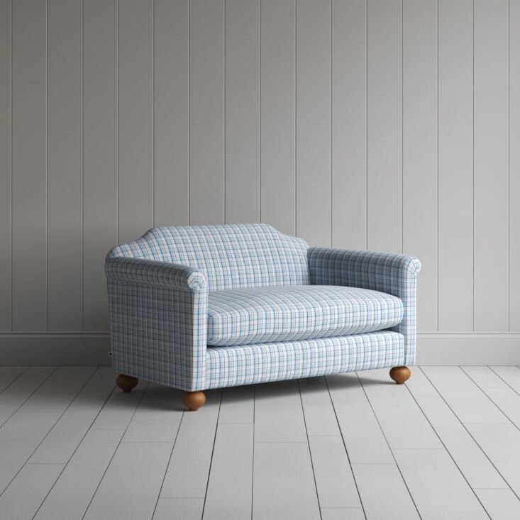 10 Easy Pieces: Checked Sofas for Summer